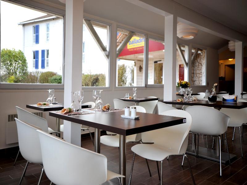 Enzo Hotels Trappes By Kyriad Direct Exterior photo