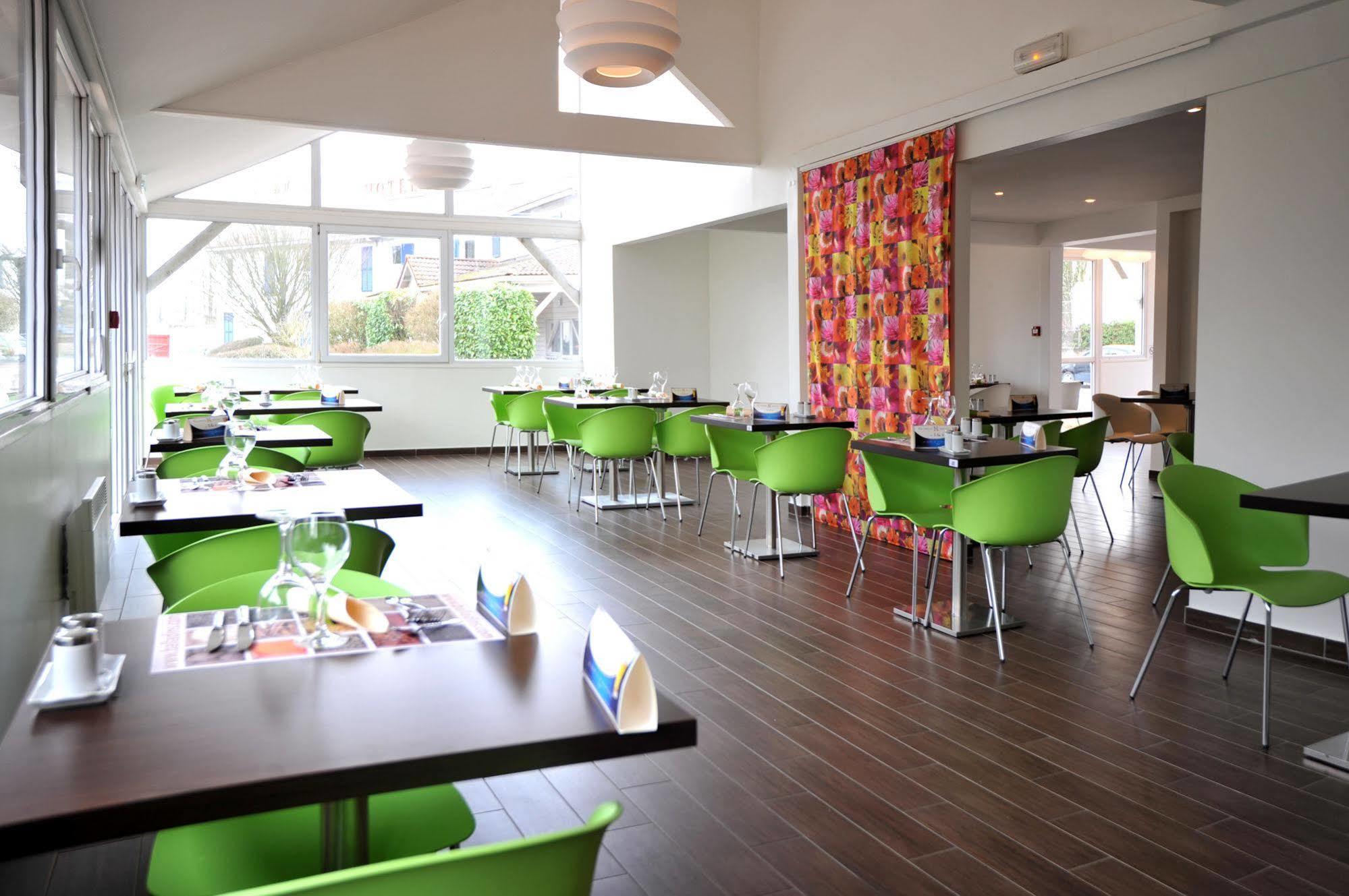 Enzo Hotels Trappes By Kyriad Direct Exterior photo
